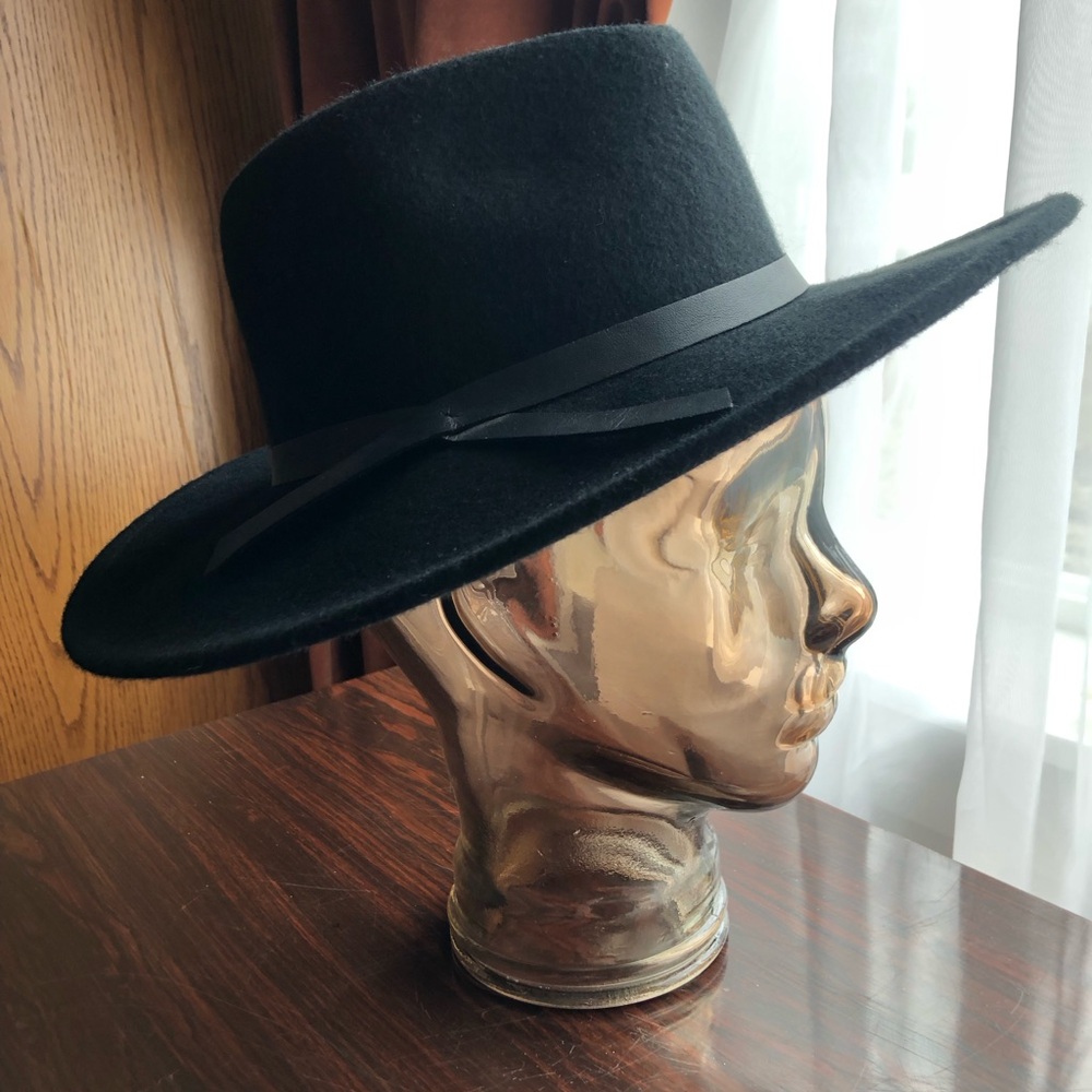100% wool women’s hat
